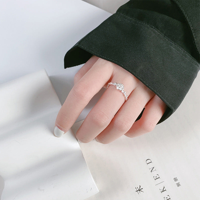 Bague d'index de fleur féminine à la mode