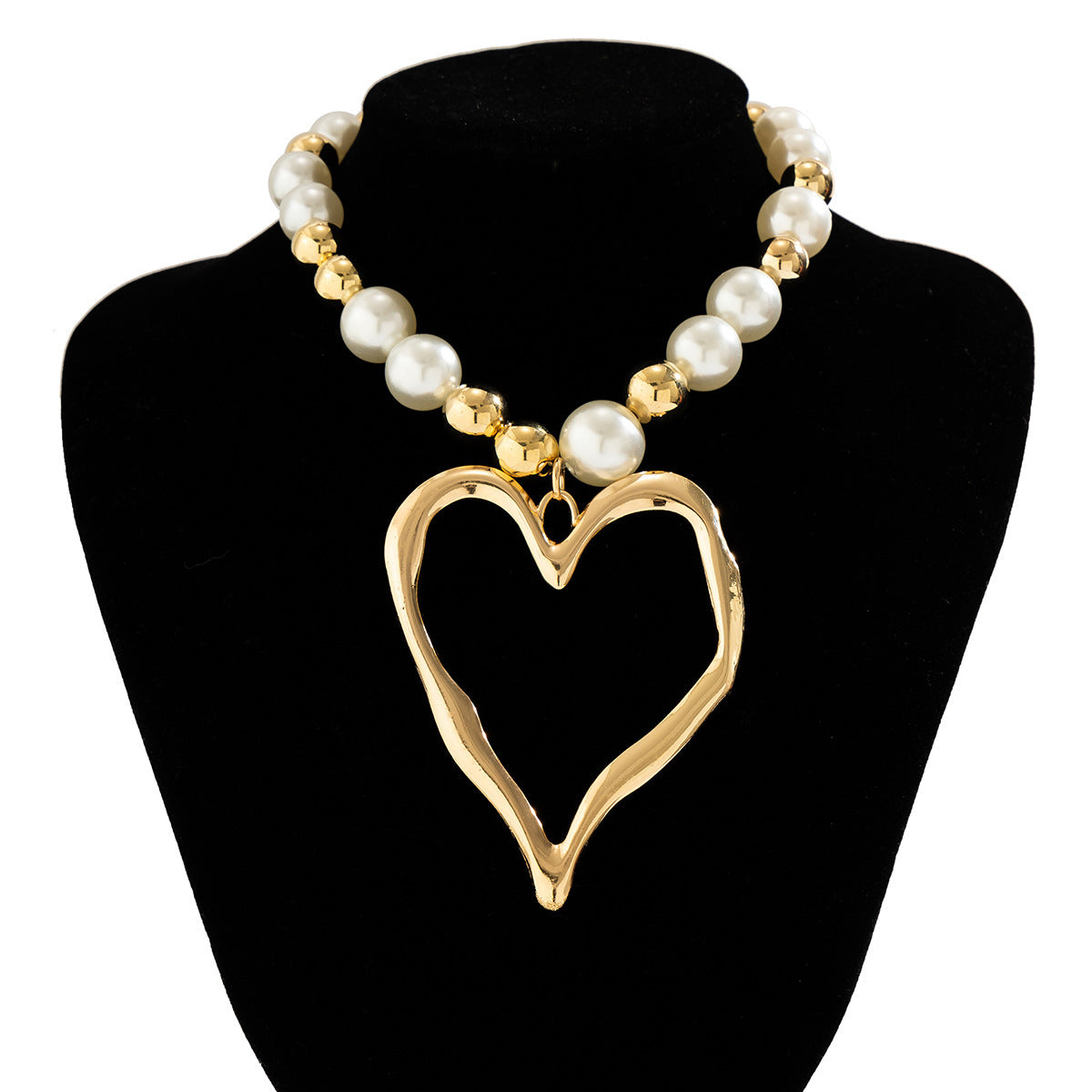 Collier à pendentif cœur irrégulier en lave exagérée