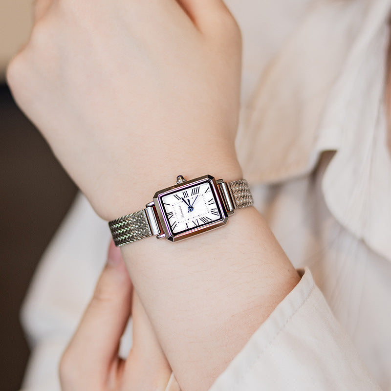 Montre rectangulaire mi-ancienne avec ceinture en maille Milan