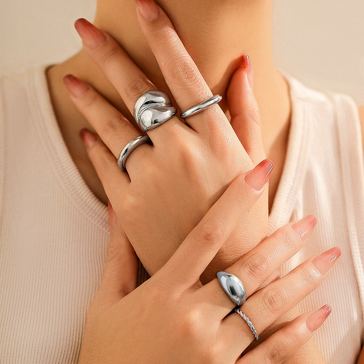 Bague goutte d'eau brillante géométrique au design tendance