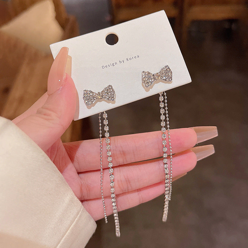 Boucles d'oreilles en zircon à longues franges et aiguille en argent