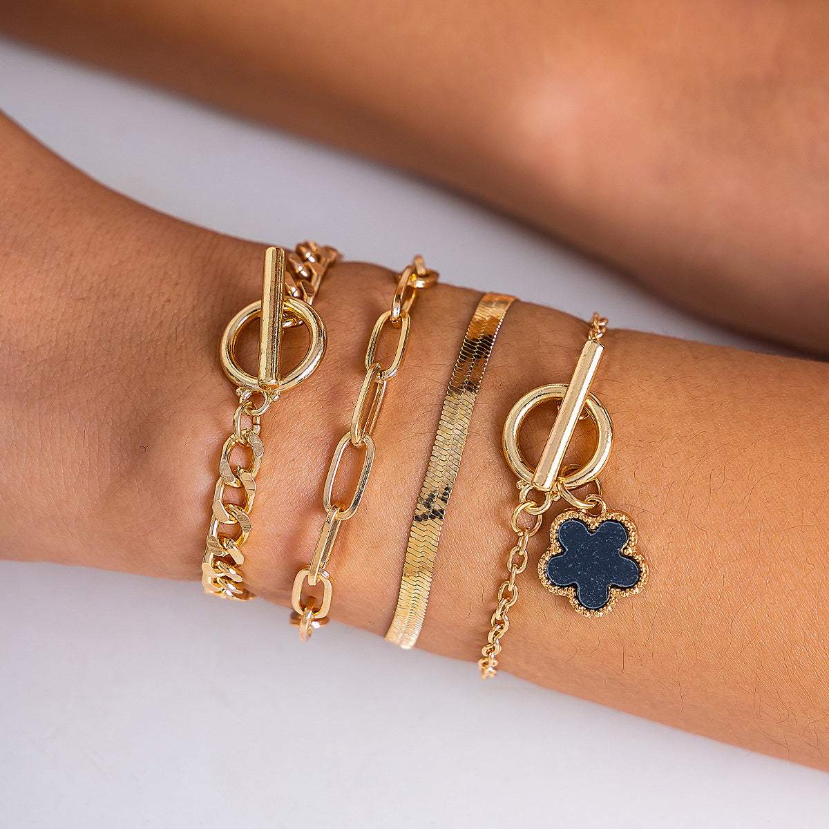 Traje de collar de hierba de Parthenocissus con cadena de hueso de serpiente retro