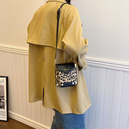 Petit sac carré tridimensionnel à la mode pour femmes
