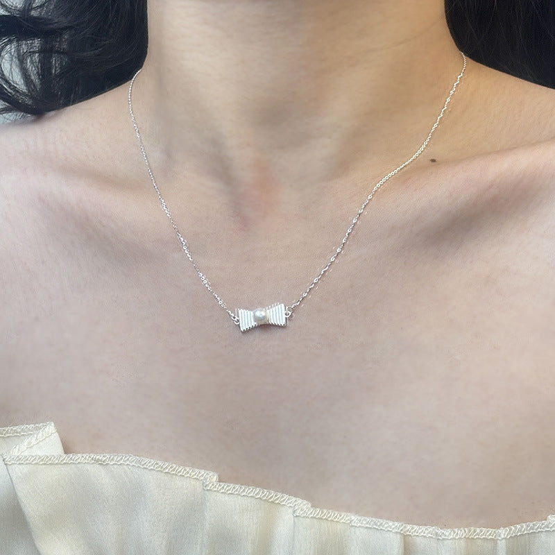 Chaîne de clavicule à nœud papillon de style Preppy minimaliste