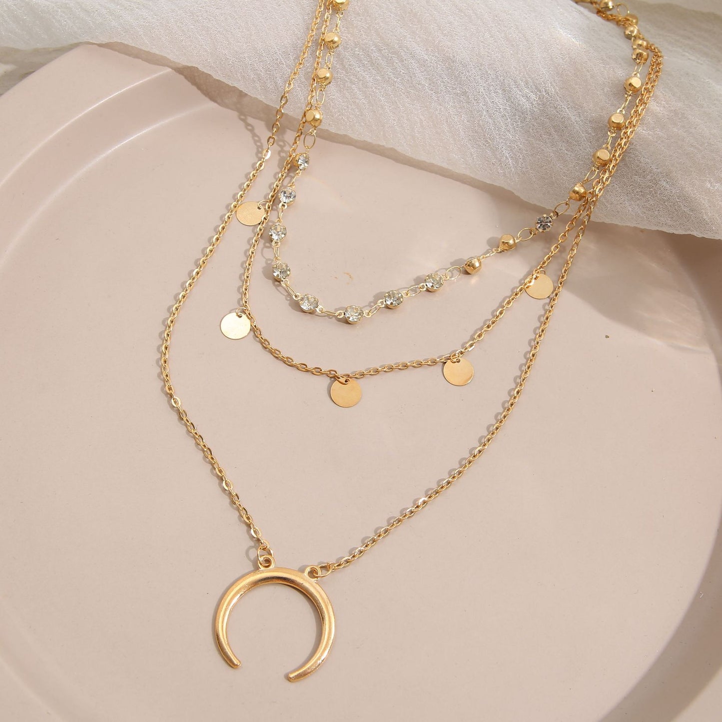Collier multicouche européen et américain à petites tranches rondes avec pampilles et lune