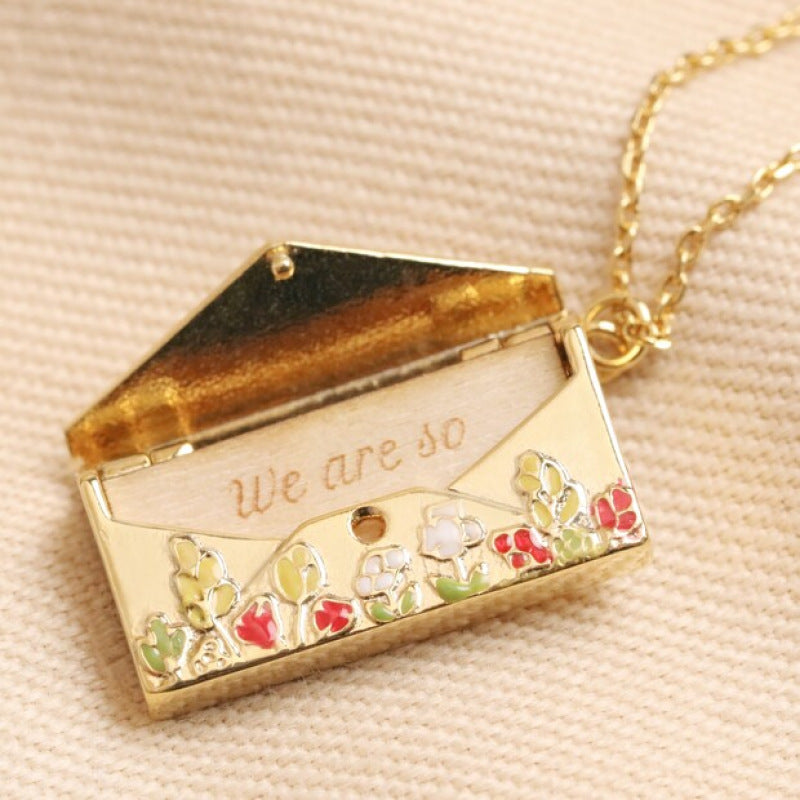 Ornement de collier pendentif petite boîte