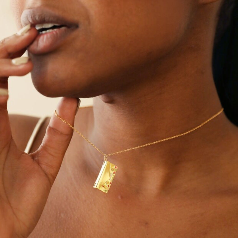 Ornement de collier pendentif petite boîte
