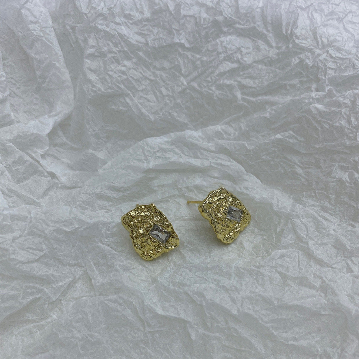 Petites boucles d'oreilles carrées à la mode pour femmes