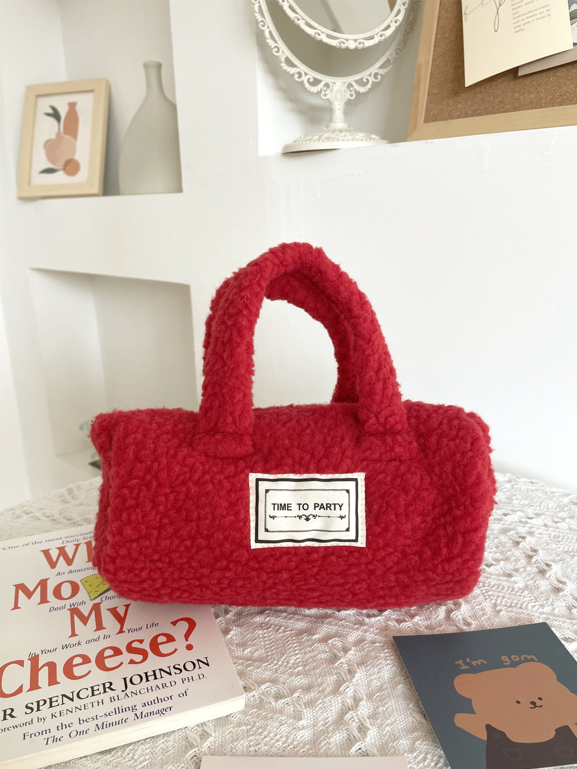 Sac à main en laine d'agneau de couleur contrastée, petite enveloppe rouge en peluche