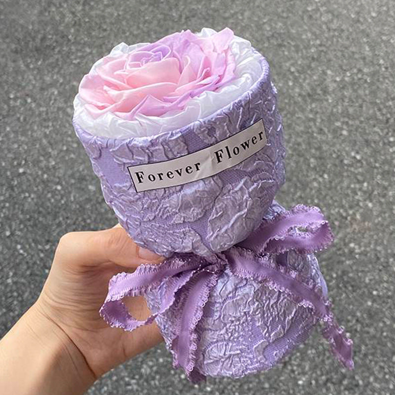 Regalo de San Valentín con rosas en maceta de estilo clásico