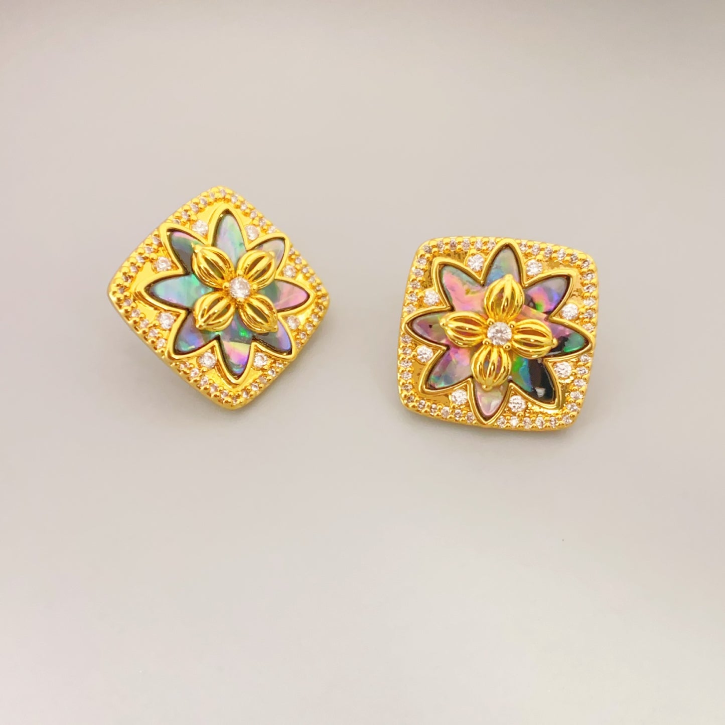 Boucles d'oreilles à tige en coquillage de couleur incrustée de mode française