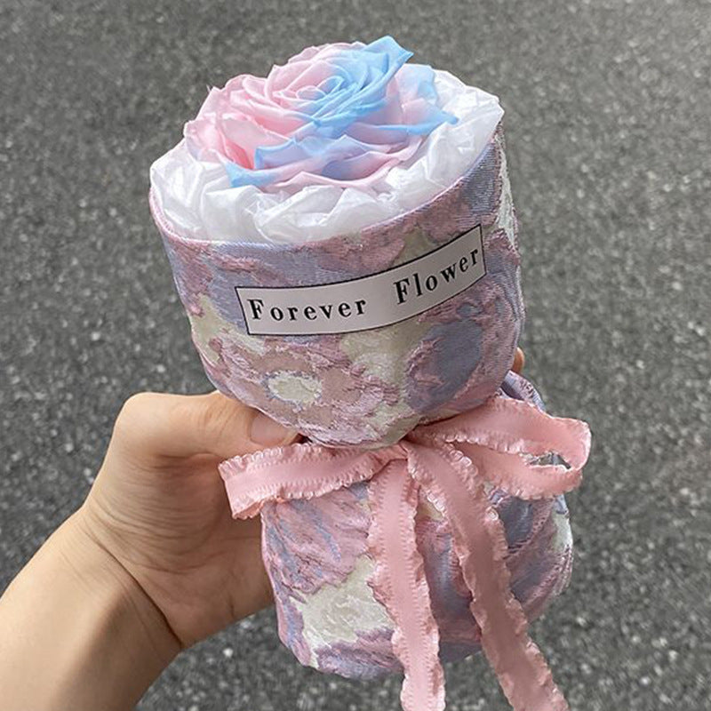 Regalo de San Valentín con rosas en maceta de estilo clásico