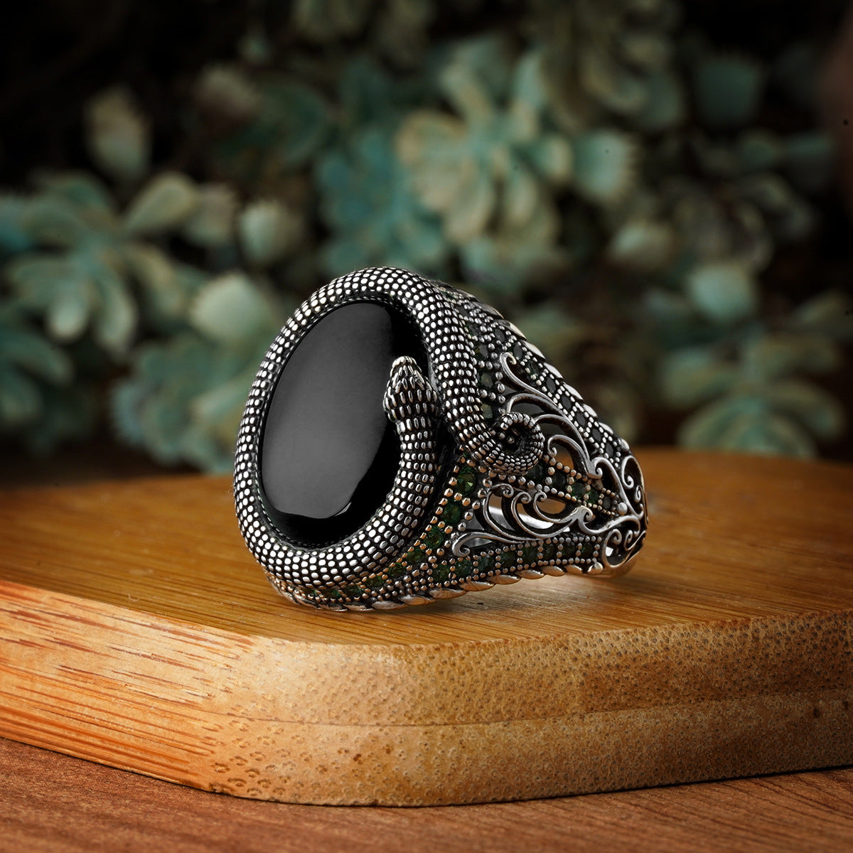 Juego de anillos para hombre en material de cobre.