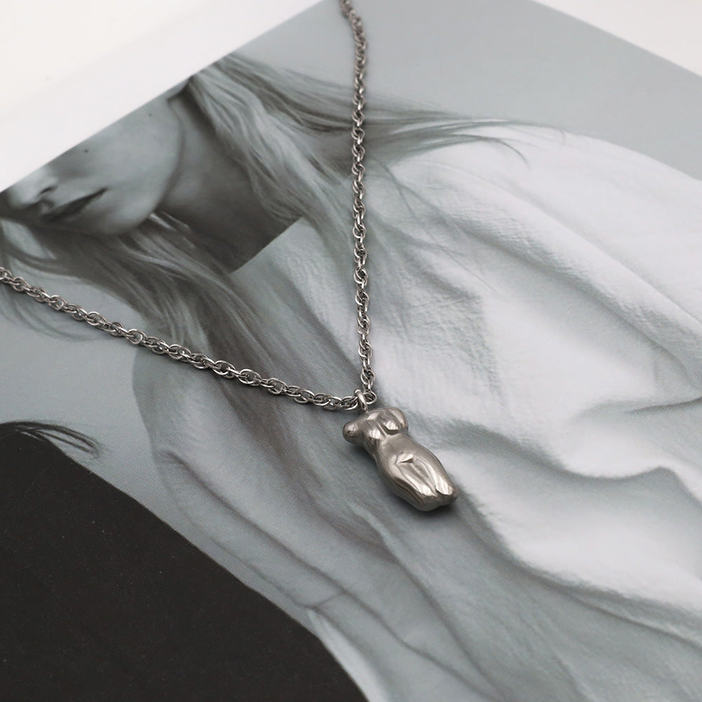 18K Stainless Steel Clavicle Chain Female Portrait