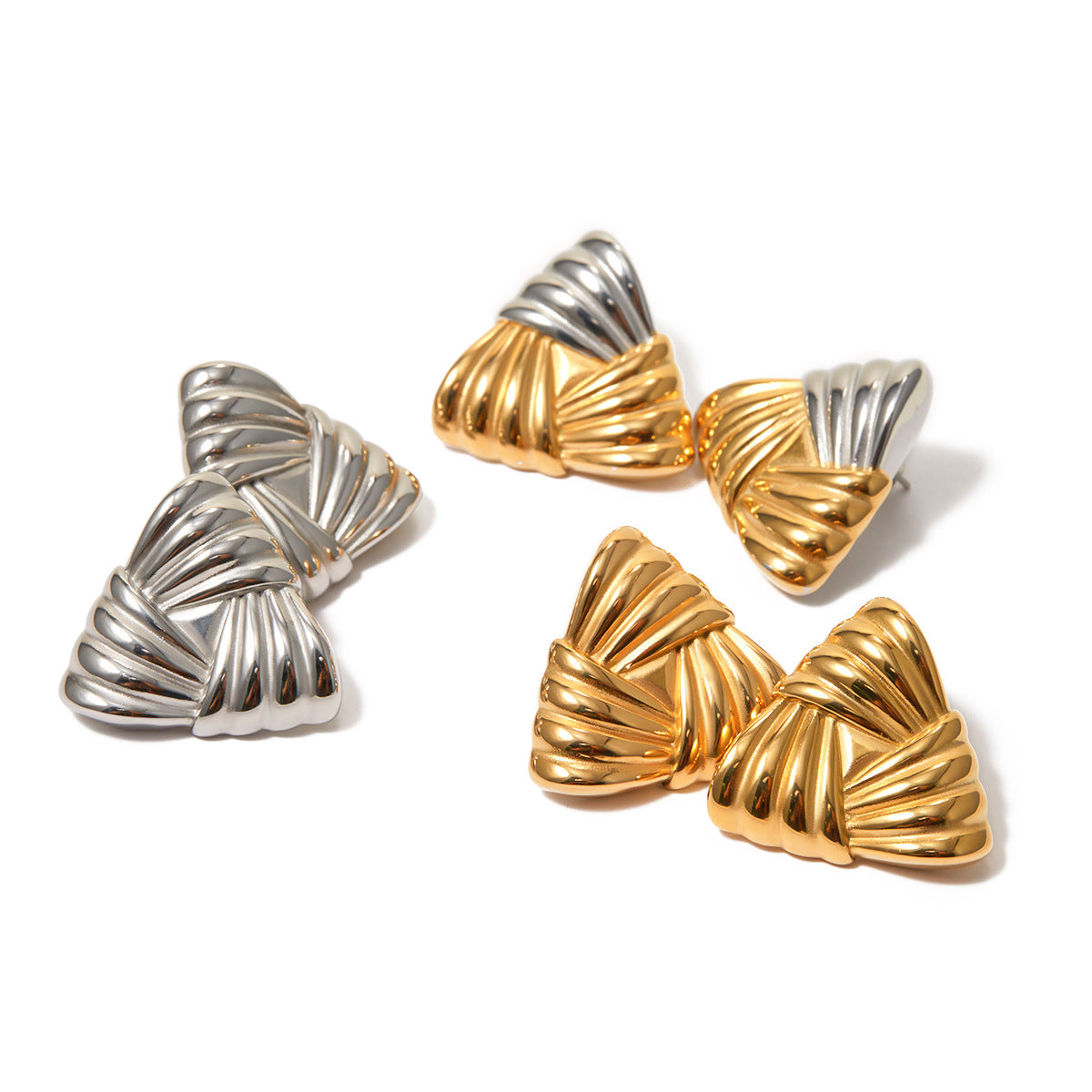 Boucles d'oreilles triangulaires à texture tissée en acier inoxydable en or 18 carats