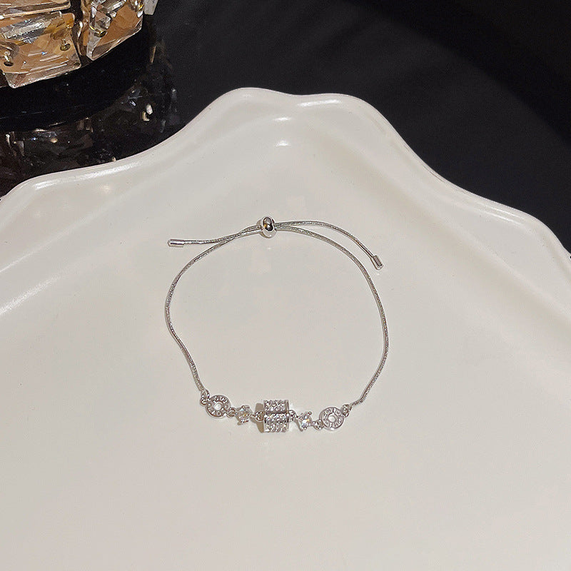 Pulsera versátil de perlas y flores de circón