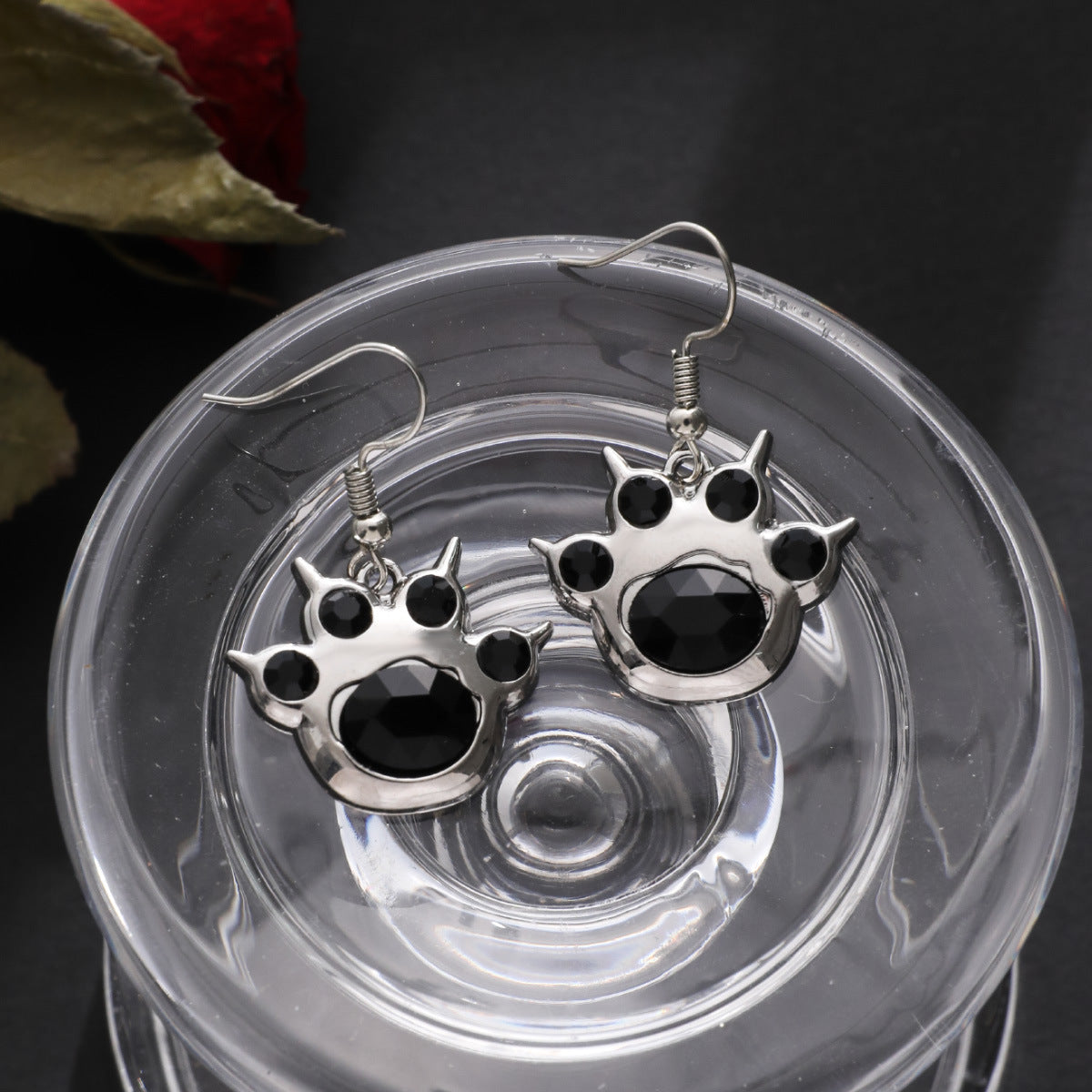 Pendientes oscuros con corazón de lava y corazón cerrado