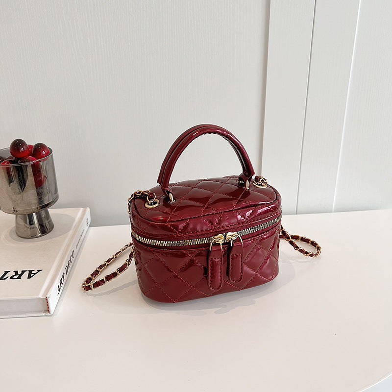 Sac messager simple avec chaîne de transport à la main