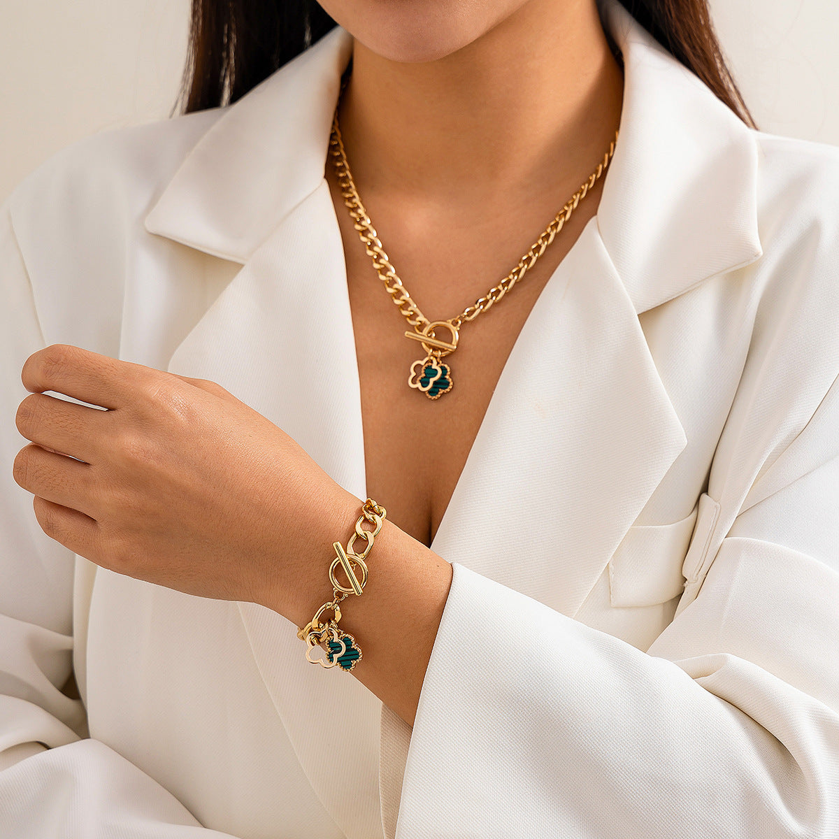 Collier de perles de fleurs à cinq pétales, conception d'intérêt particulier