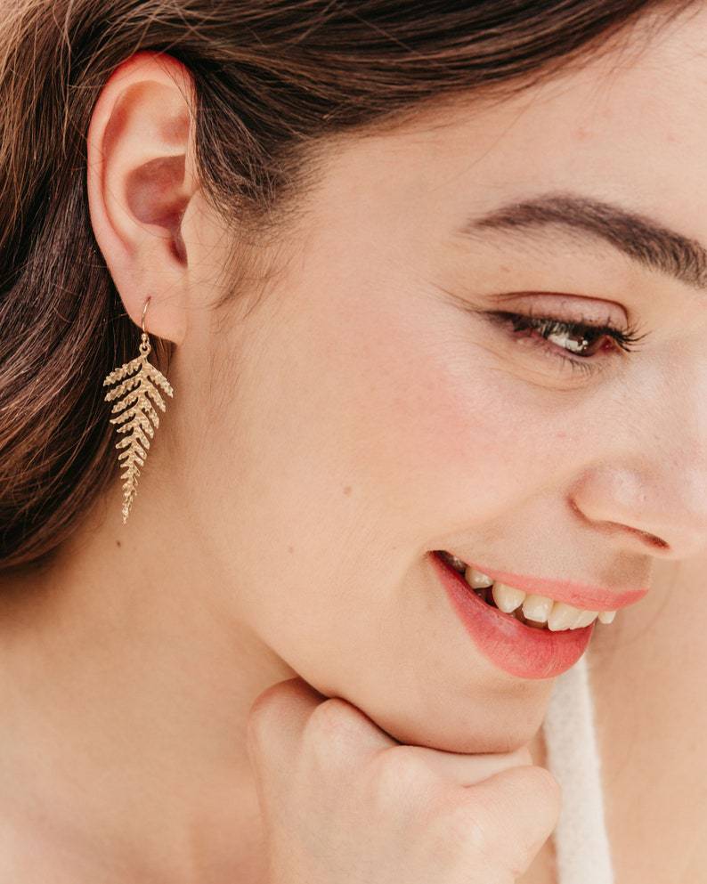 Boucle d'oreille bohème simple à pampilles en forme de feuille d'or pour femmes