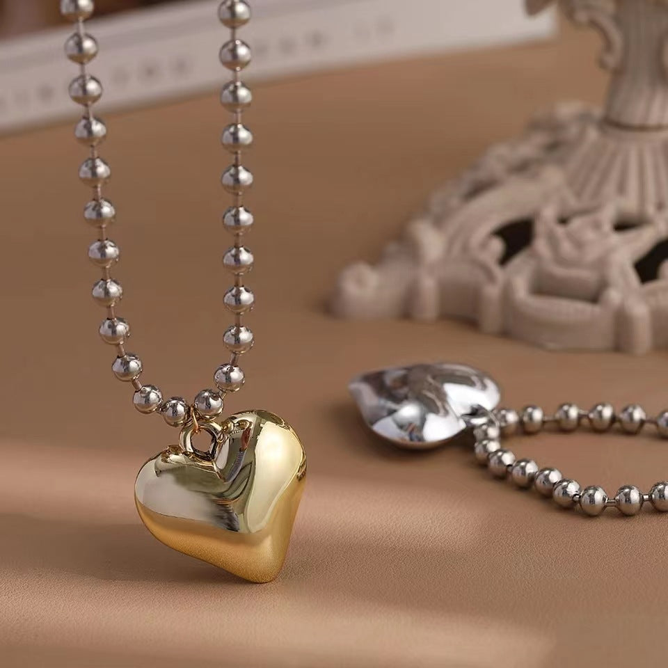 Collier à pendentif d'amour assorti à la mode
