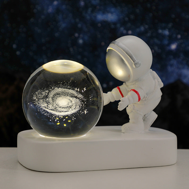 Luces nocturnas con bola de cristal de astronauta, galaxia planetaria brillante, alimentación USB, luz cálida para mesita de noche, regalo de cumpleaños