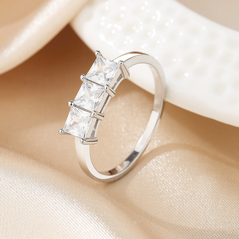Anillo de plata 925 con circón de nicho femenino