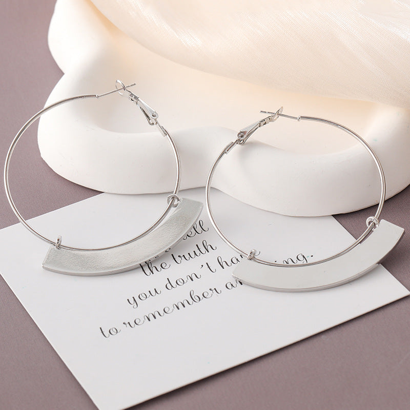 Boucles d'oreilles exagérées de style froid personnalisées pour femmes