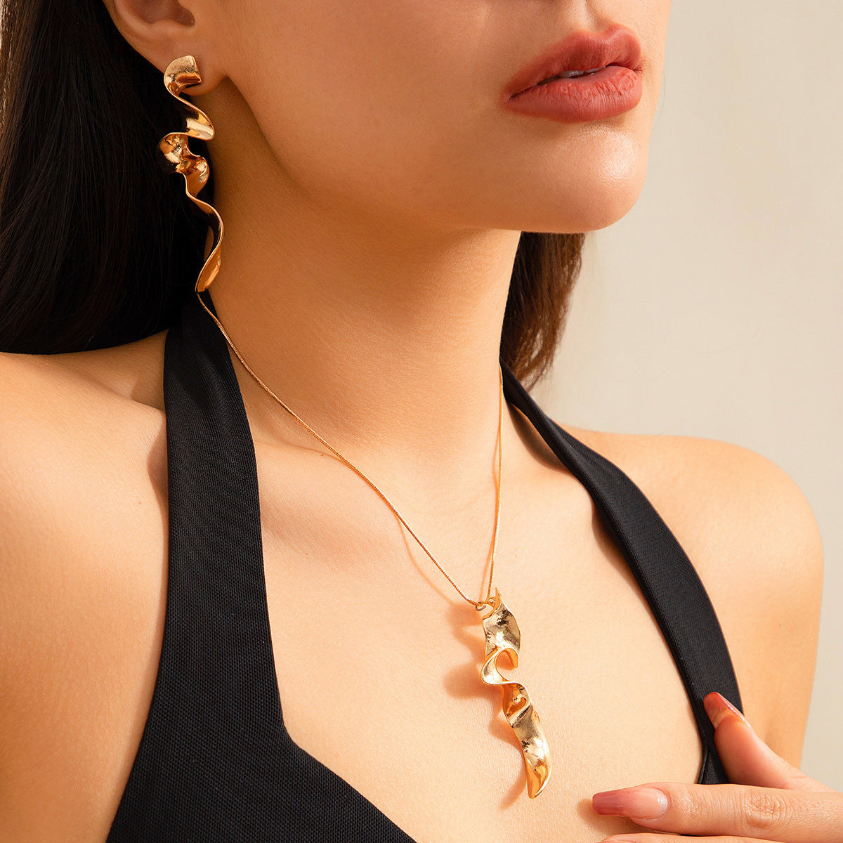 Spiral Liquid Geometric Warping Design Necklace