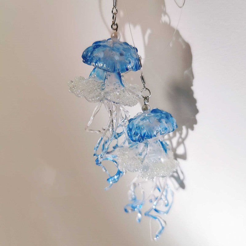 Boucles d'oreilles méduses longues faites à la main en résine créative