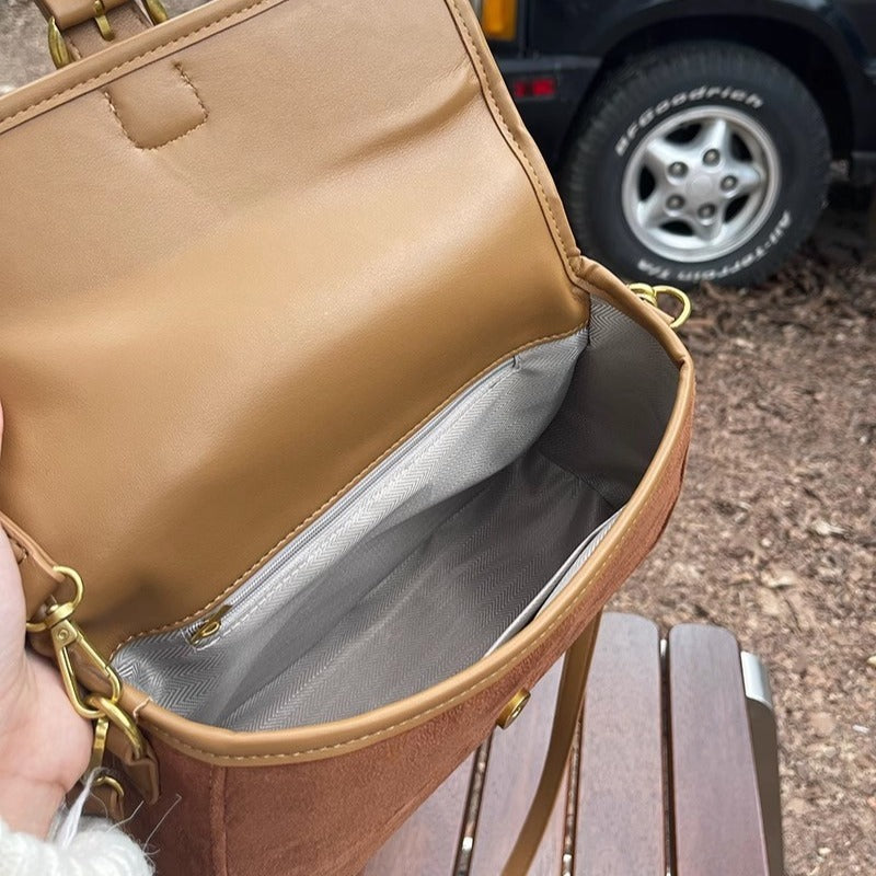 Sac sous les bras en daim mat vintage au design d'intérêt spécial