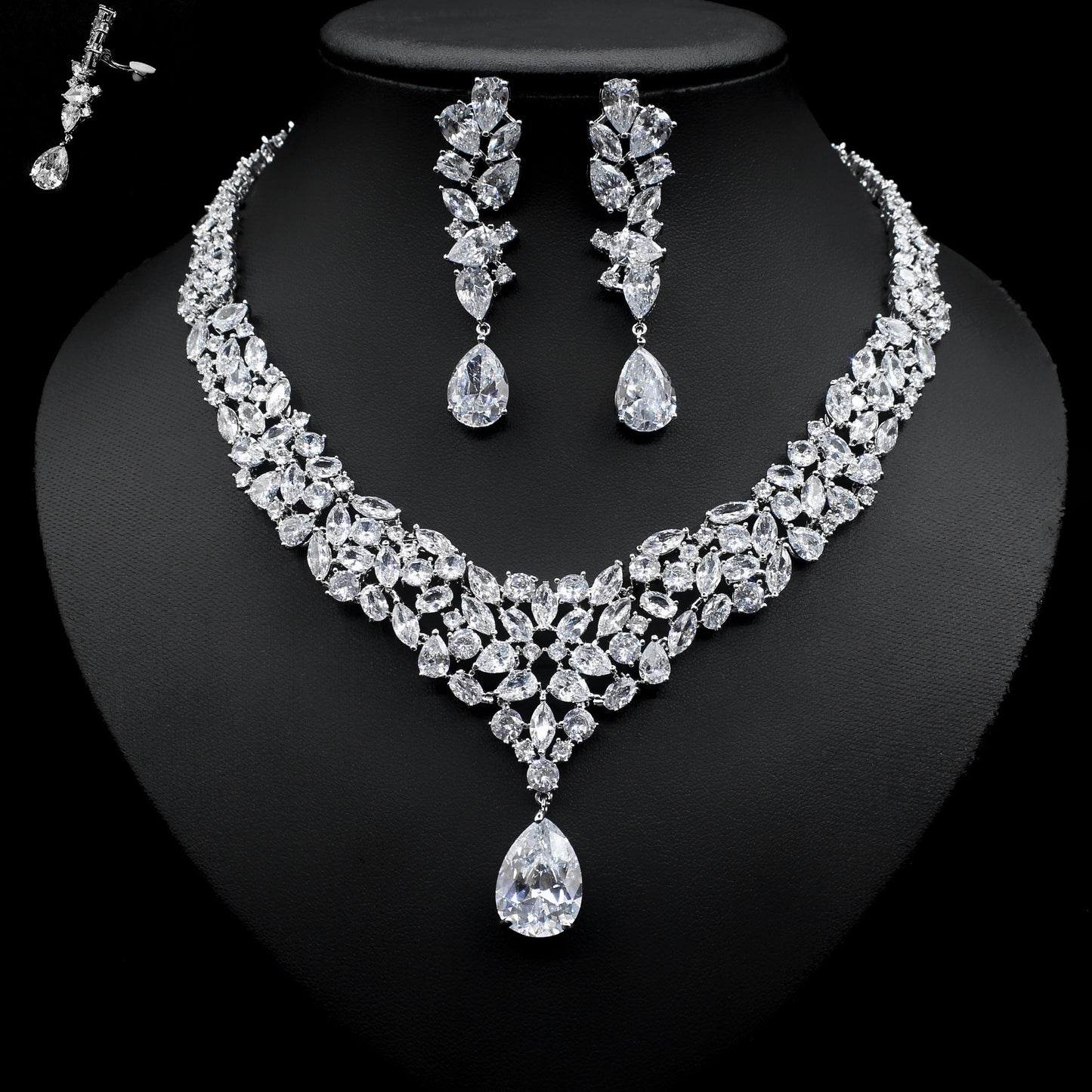 Ensemble de boucles d'oreilles et collier de mariée en zircon, deux pièces