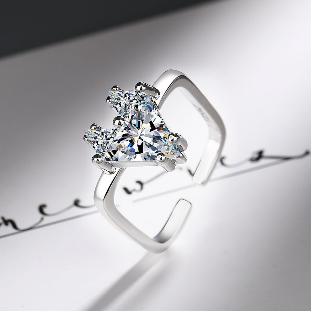 Bague carrée en forme de cœur, élégante et finement incrustée