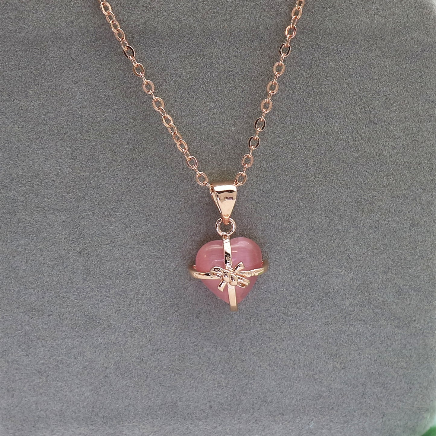 Pendentif rose précieuse en pierre précieuse naturelle