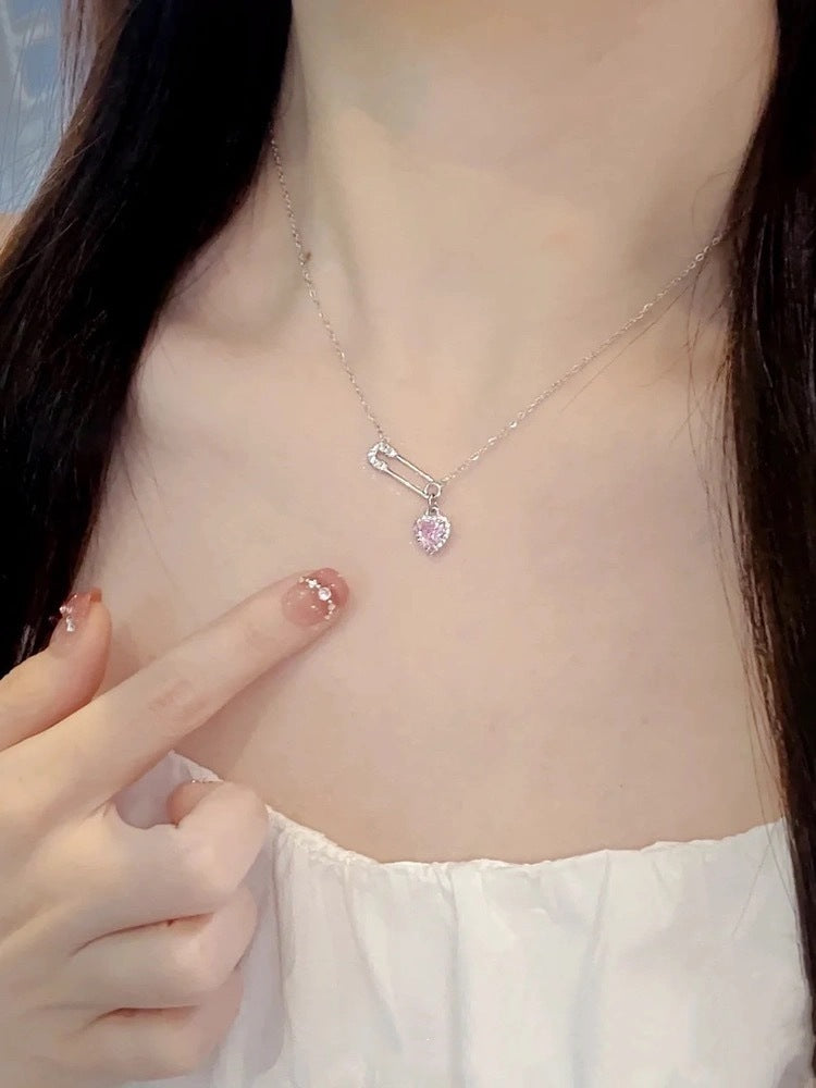 Collier à épingles en forme de cœur, doux et affectueux, lumière d'intérêt particulier, luxe, Design avancé, sens