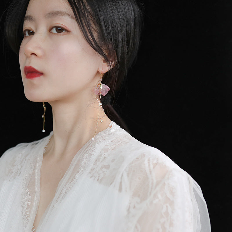 Clip de oreja largo con forma de curva que cambia la forma de la cara