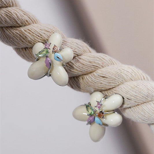 Original French Style Cream Resin Flower Necklace For Women Light Luxury Minority Clavicle Chain Temperament Wild Sweet Accessory