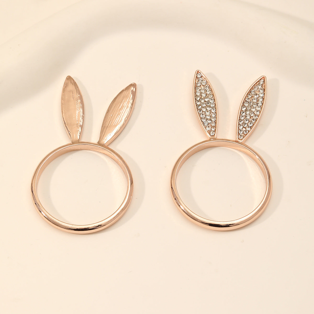 Anillo con cabeza de conejo de aleación de moda