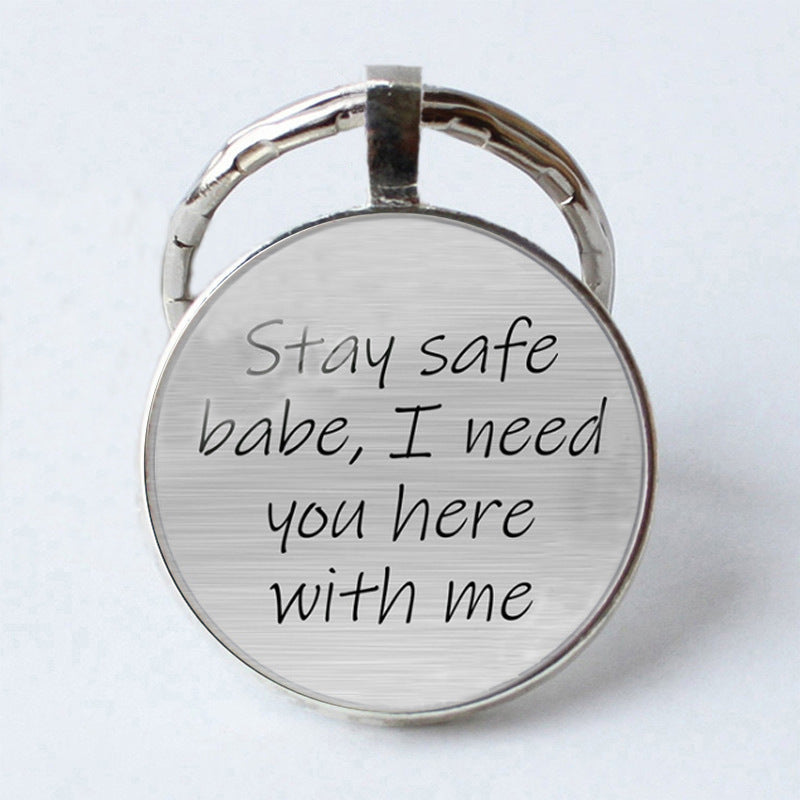 Interesante llavero de letras de pareja