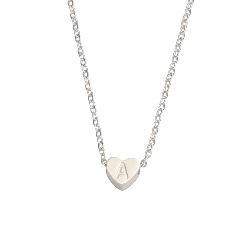 Pendentif et collier lettre anglaise en forme de coeur