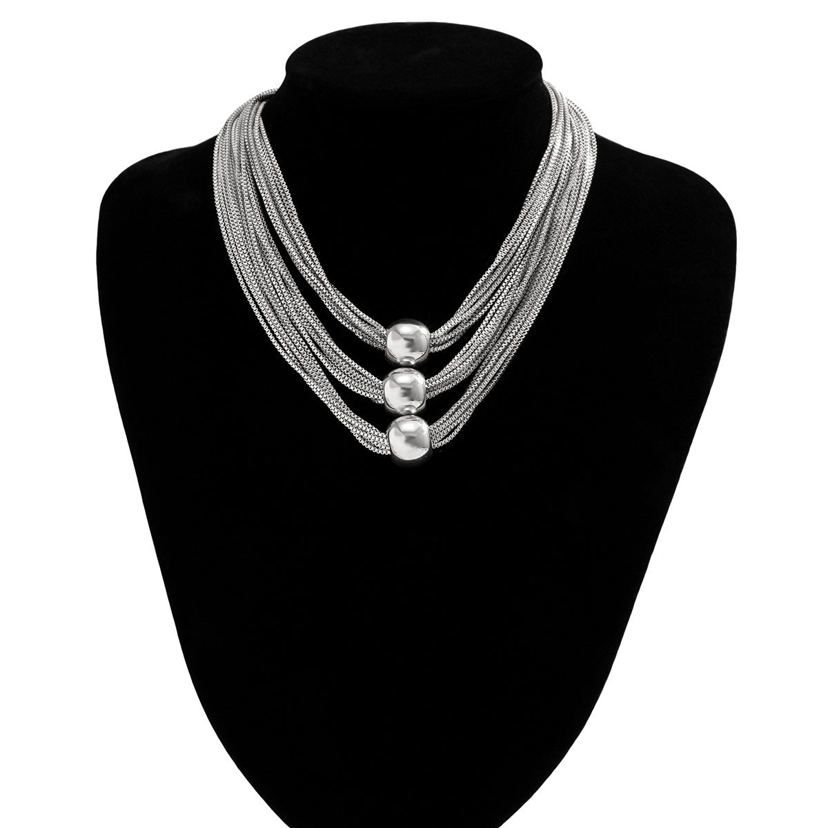 Collier à pendentif boule en métal exagéré