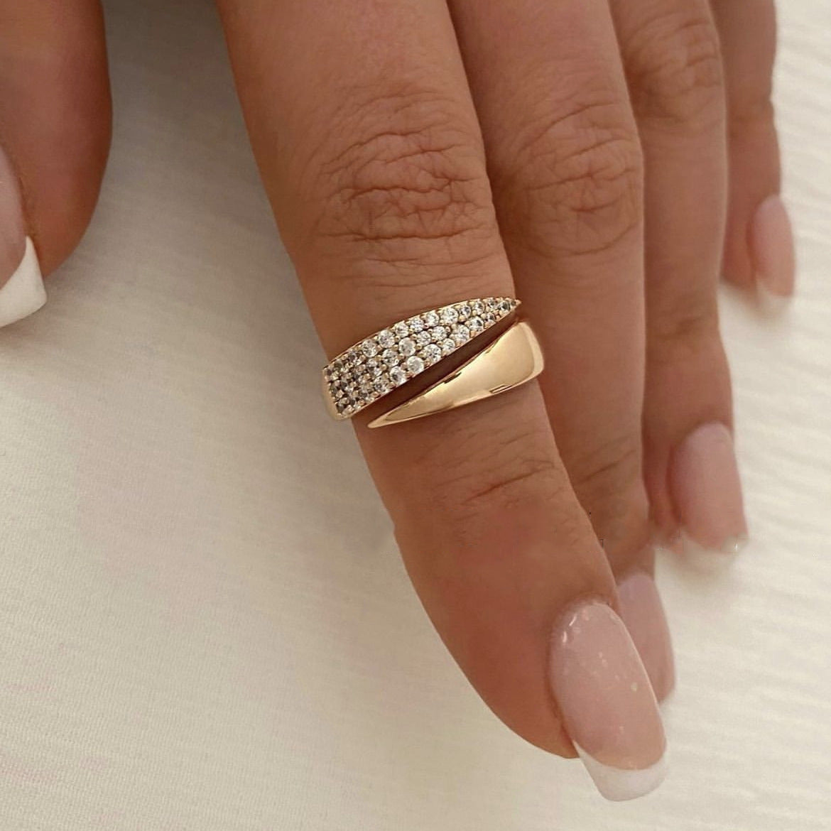 Bague exagérée géométrique en cuivre tissé multicouche de personnalité papillon