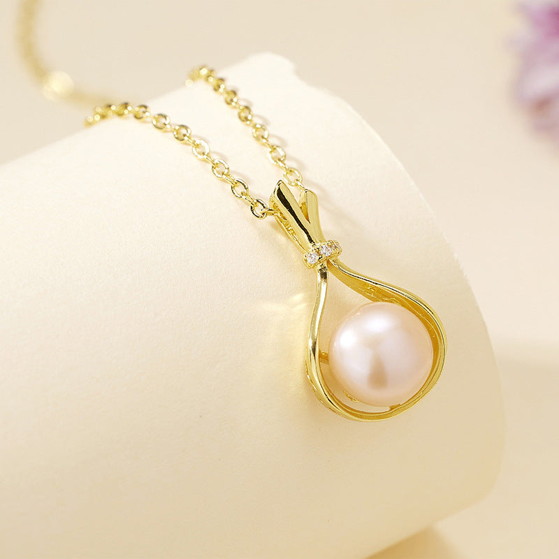 Cadena de clavícula femenina con colgante minoritario de lujo ligero