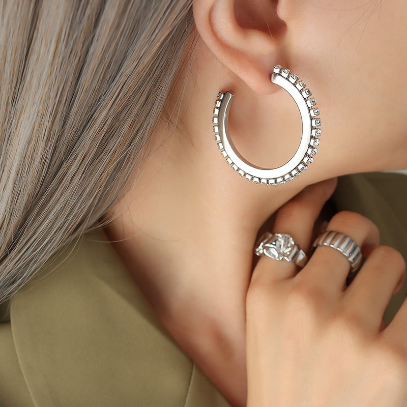 European And American Personalized Exaggerated Starry Black And White Zircon C- Shaped Diamond Titanium Steel Ear Ring
