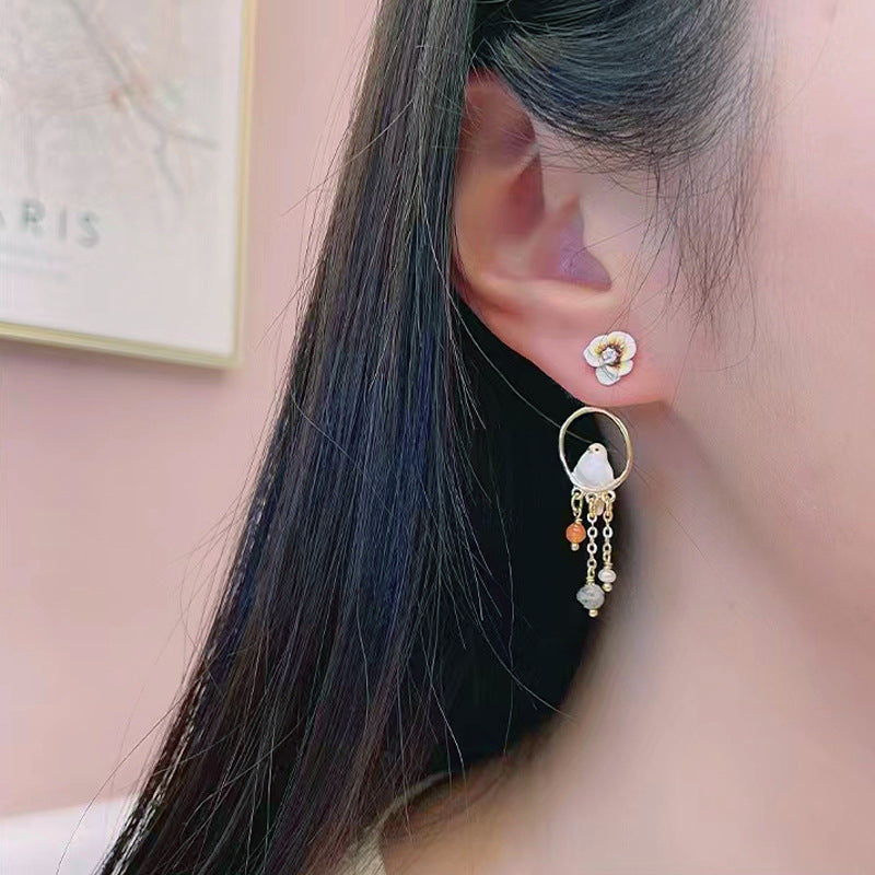 Pendientes con borlas del gorrión pequeño de cola larga de la serie Care For Small Animals