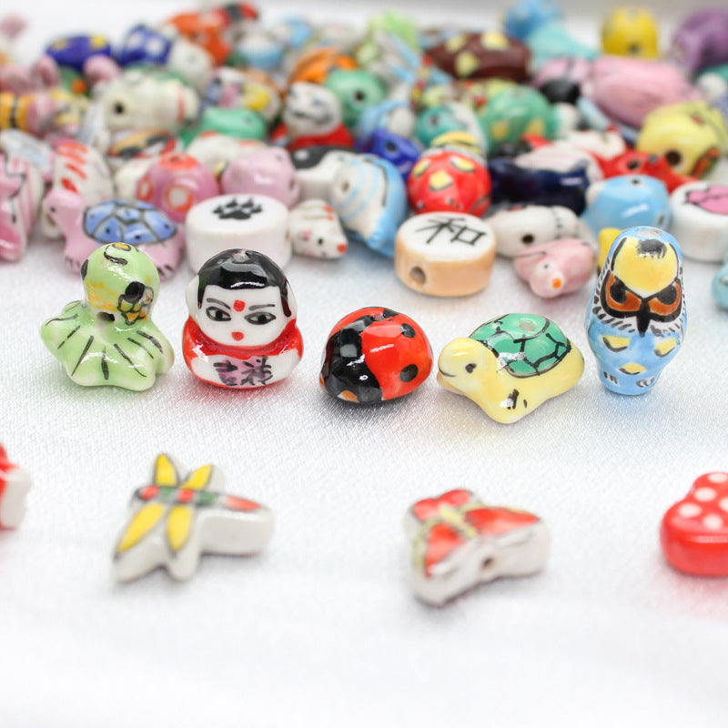 Cuentas dispersas perforadas de cerámica color tarjeta pintadas a mano