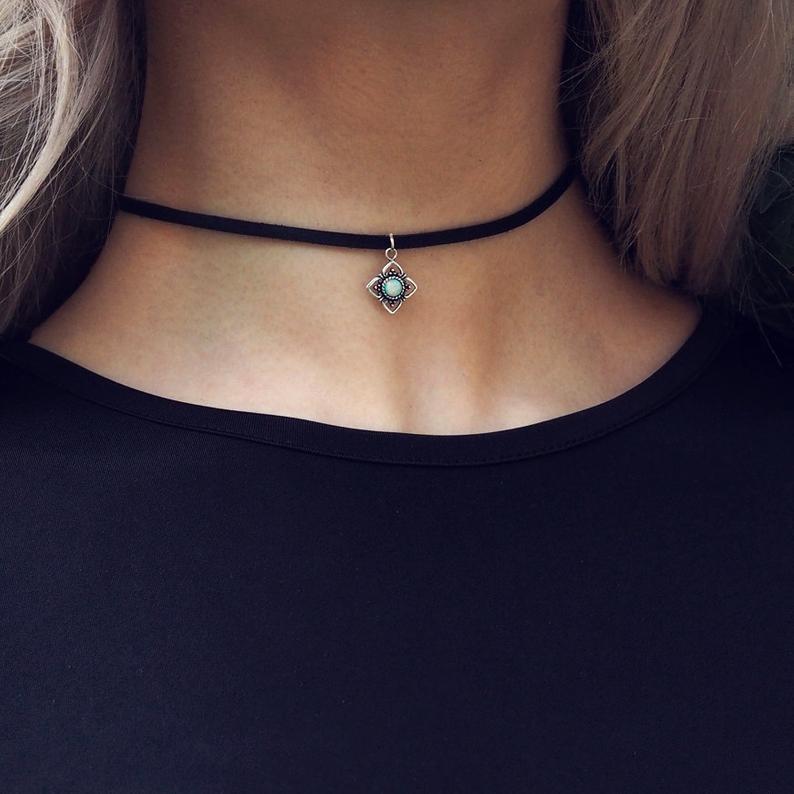 Chaîne de clavicule rétro pour femmes, bande en velours, petit pendentif, collier à la mode
