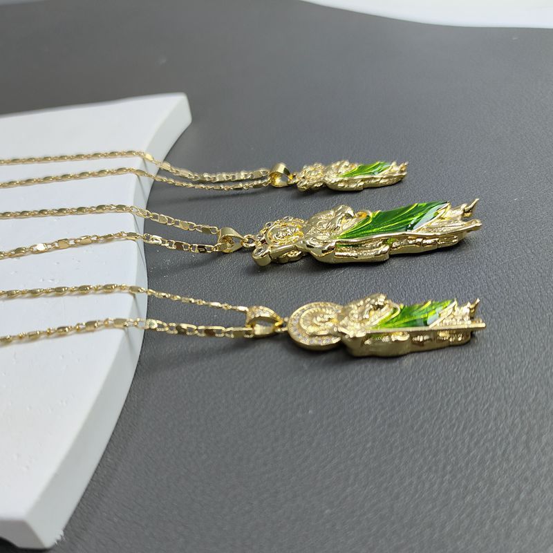 Collier religieux St Jude à la mode