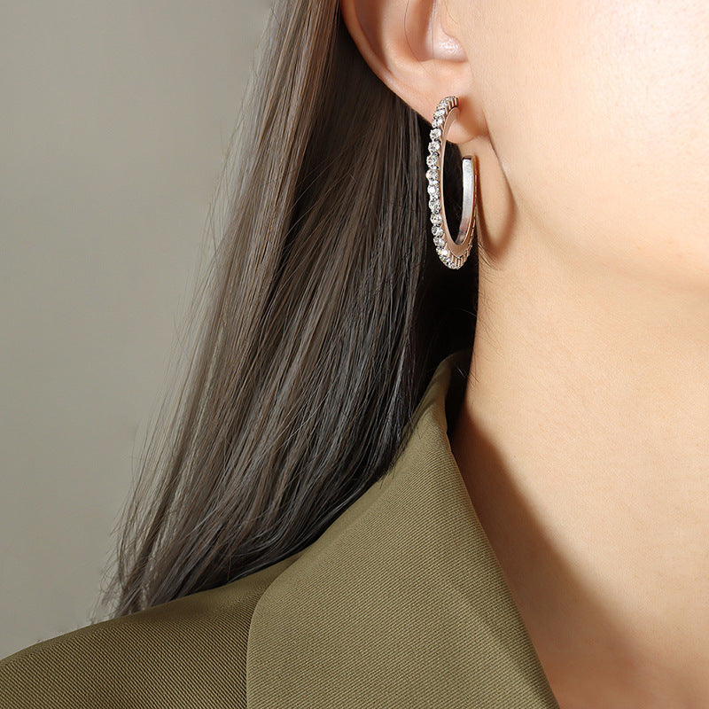 European And American Personalized Exaggerated Starry Black And White Zircon C- Shaped Diamond Titanium Steel Ear Ring