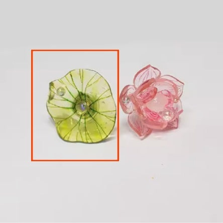 Mini boucles d'oreilles thermorétractables en forme de petit lotus